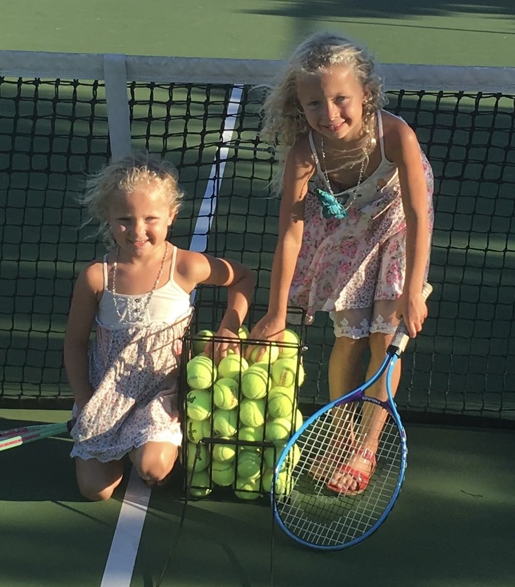 Mia with older sister, Gwyneth